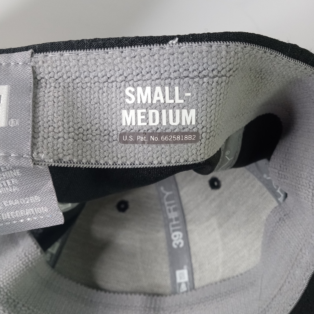 Men's New Era Oakland Raiders 2017 Official NFL Sideline 3930 Cap Black/Gray - Picture 9 of 10